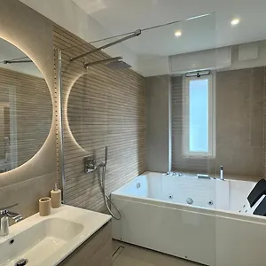 Casa Febo, In Centro Con Parcheggio Privato A 200 Mt Dal Mare Pensión