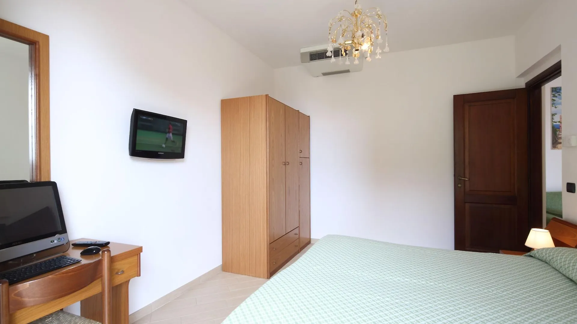 Residence Hotel Kriss Deiva Marina