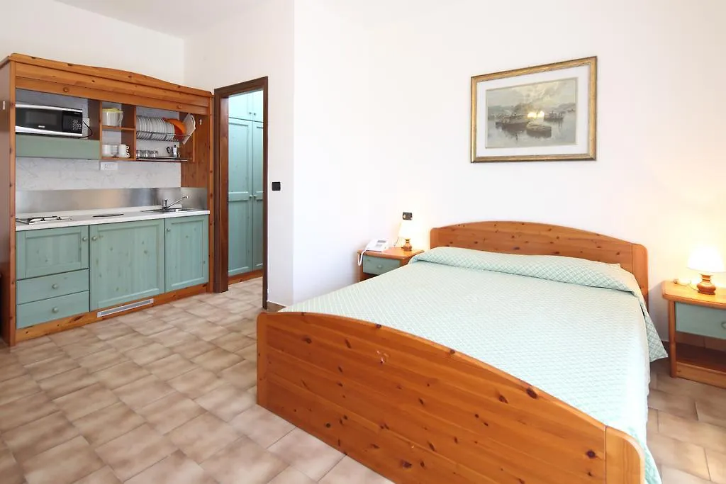 Residence Hotel Kriss Deiva Marina 3*,