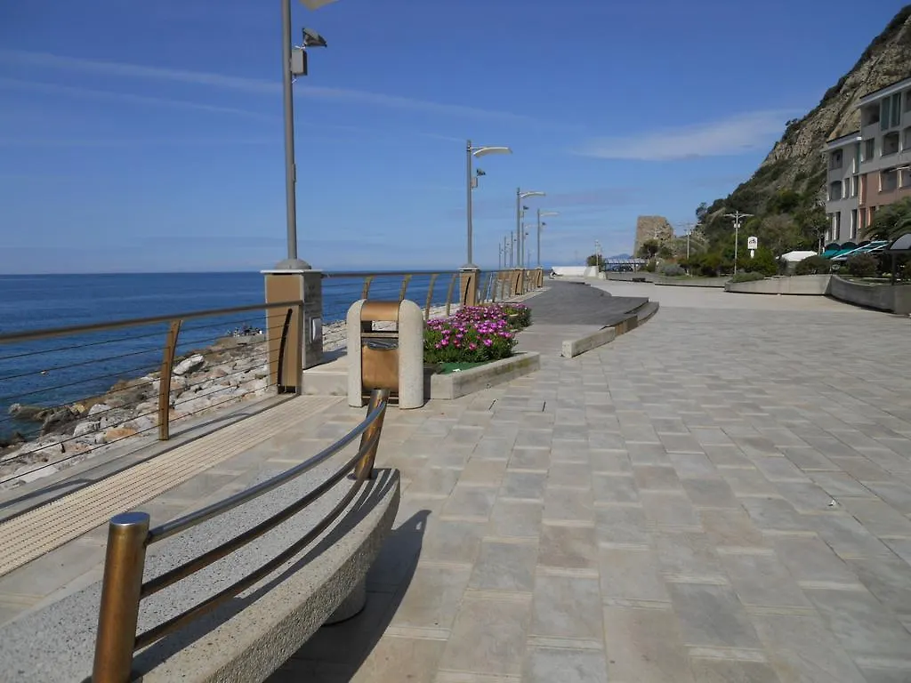 Residence Hotel Kriss Deiva Marina Appart hôtel